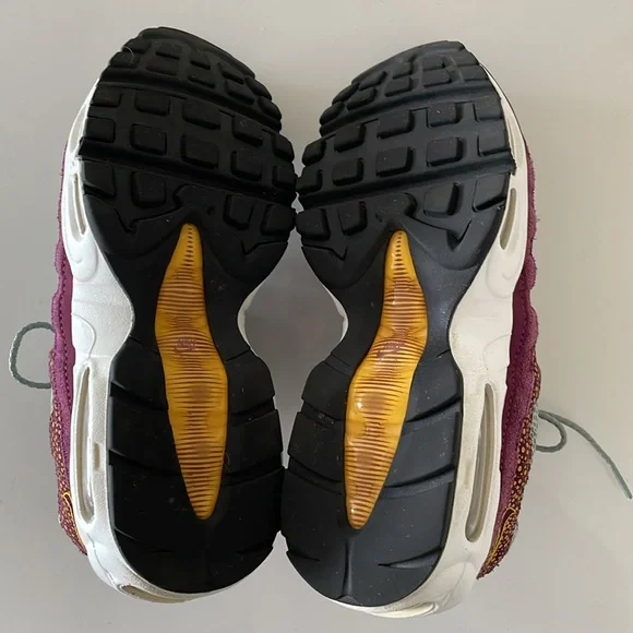 Nike Air Max 95 Sneakers - Picture 12 of 12